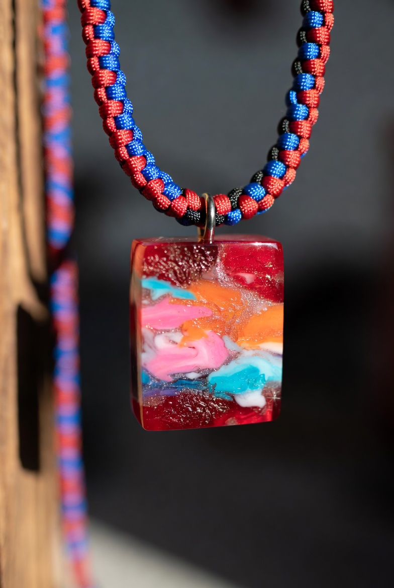 Red square fordite on paracord